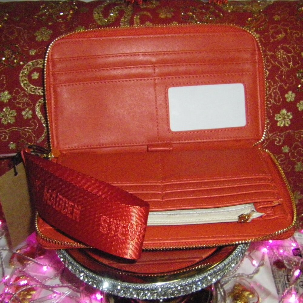 Steve Madden B Zip Large Red Wristlet Lunar New Year Of The Snake NWT - Picture 12 of 12